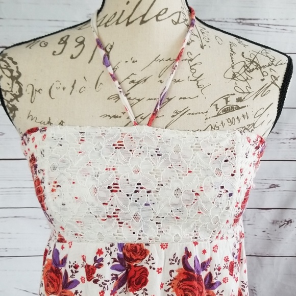 Decree Floral tube halter top with lace detail - Picture 2 of 7